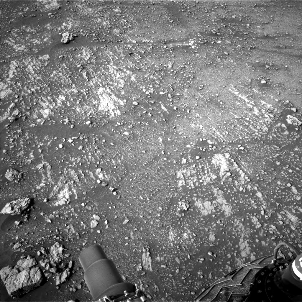 Сол 2354-2358: Полосы в области глин на Марсе