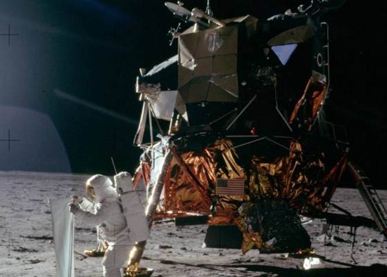 Лунный модуль Аполлона-11, Орел, возвращающийся с поверхности Луны к командному модулю