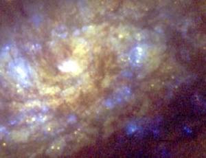 В центре галактики NGC 1808 находятся новые звезды