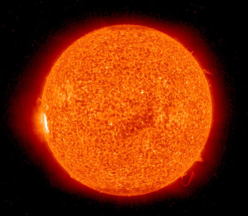 Огромное раскаленное небесное тело излучающее свет. Красные гиганты звезды Гакрукс. Гакрукс звезда. Звезда небесное тело. Солнце небесное тело.