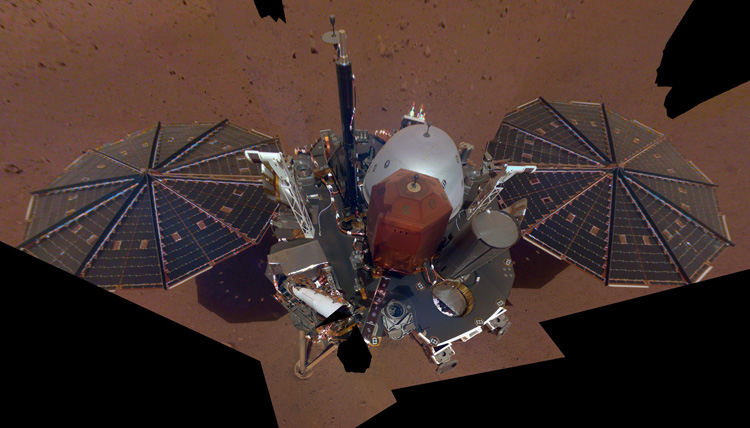 Первое селфи марсианской станции InSight