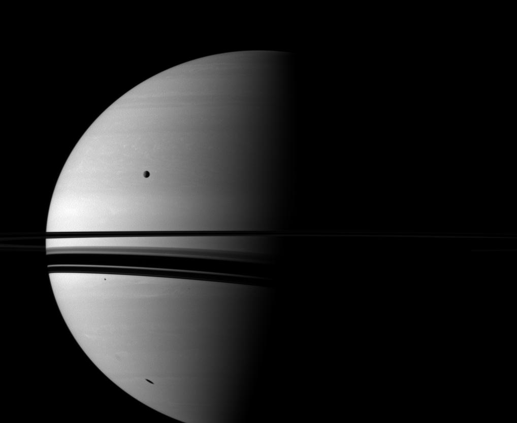 Сатурн юг. Сатурн фото из космоса настоящее. Проекция Кассини. Затмение Сатурна прозрачное. Джованни Кассини.